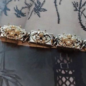 Beautiful Vintage Silver Tone & Pearl Bracelet